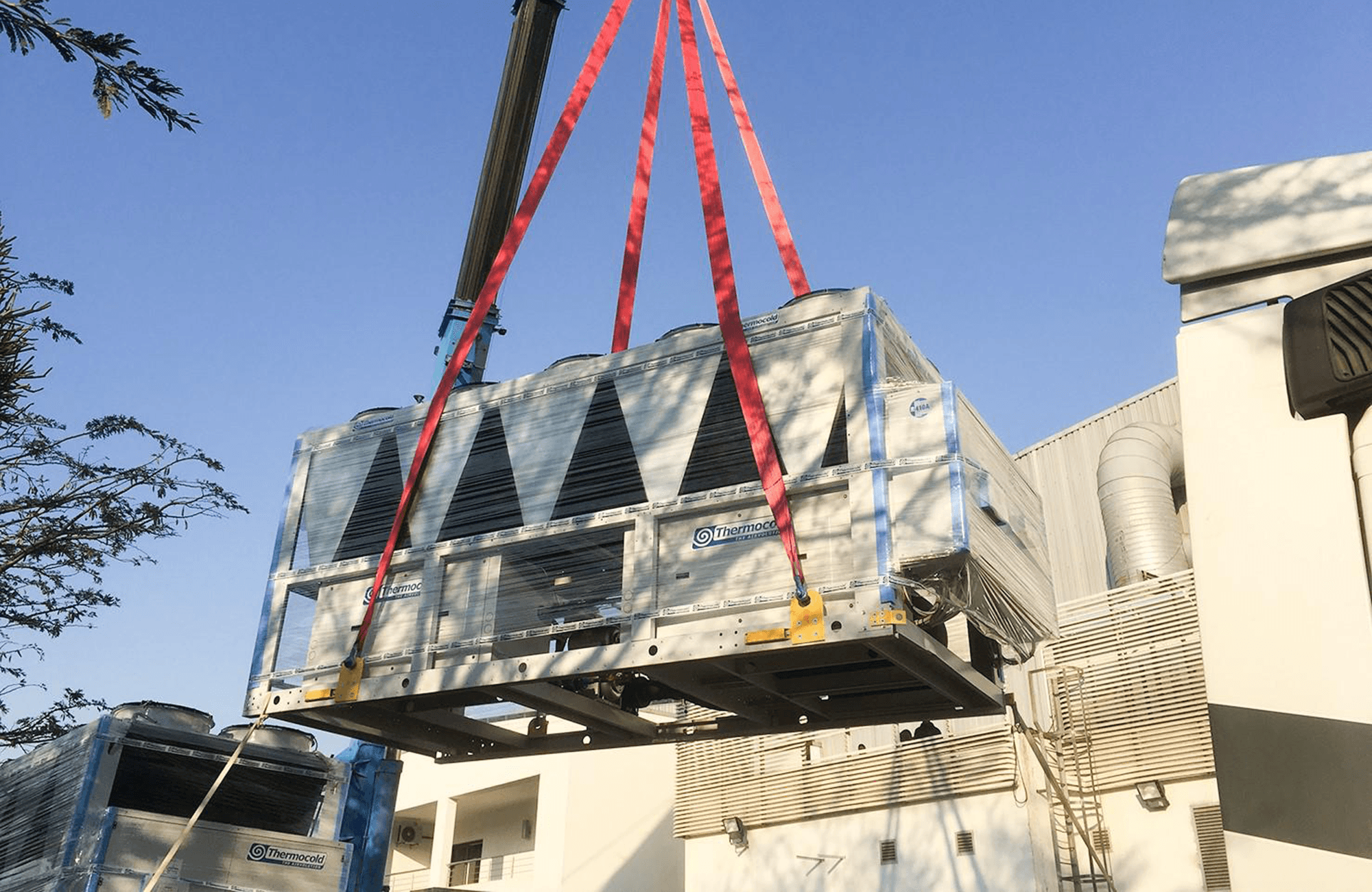 Чем промышленный охладитель воды отличается от бытовых моделей