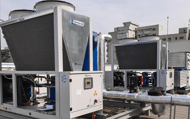 чиллер для термопластавтомата на предприятии