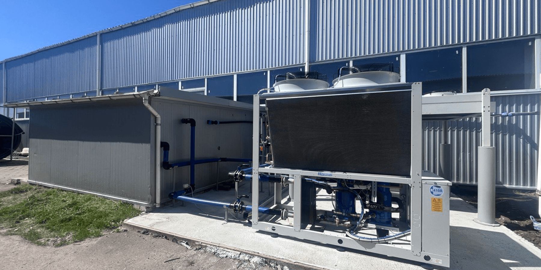 чиллер для термопластавтомата на производстве