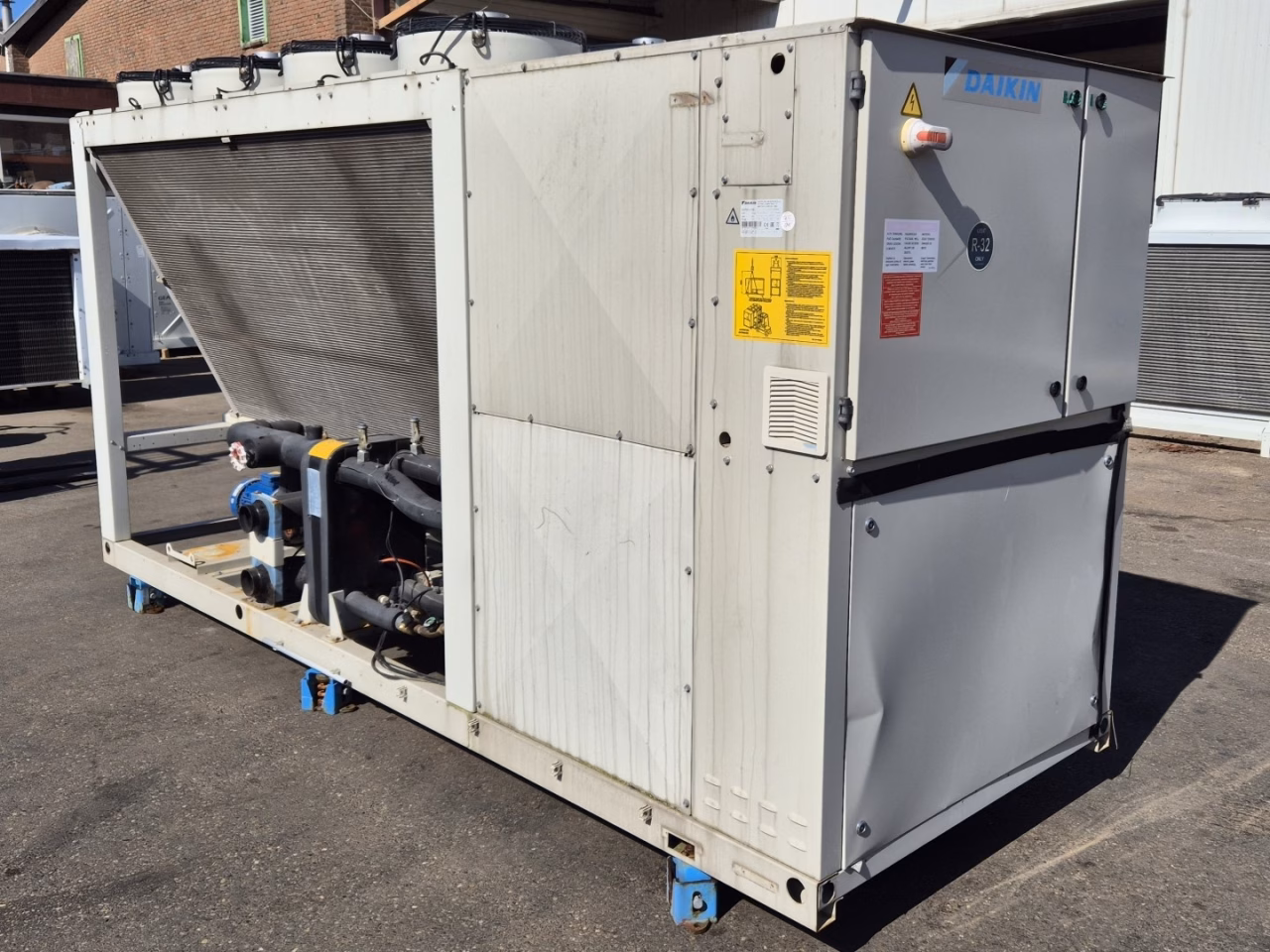 Чиллер б/у (157,6 кВт) Daikin EWAT155B-SLA2006