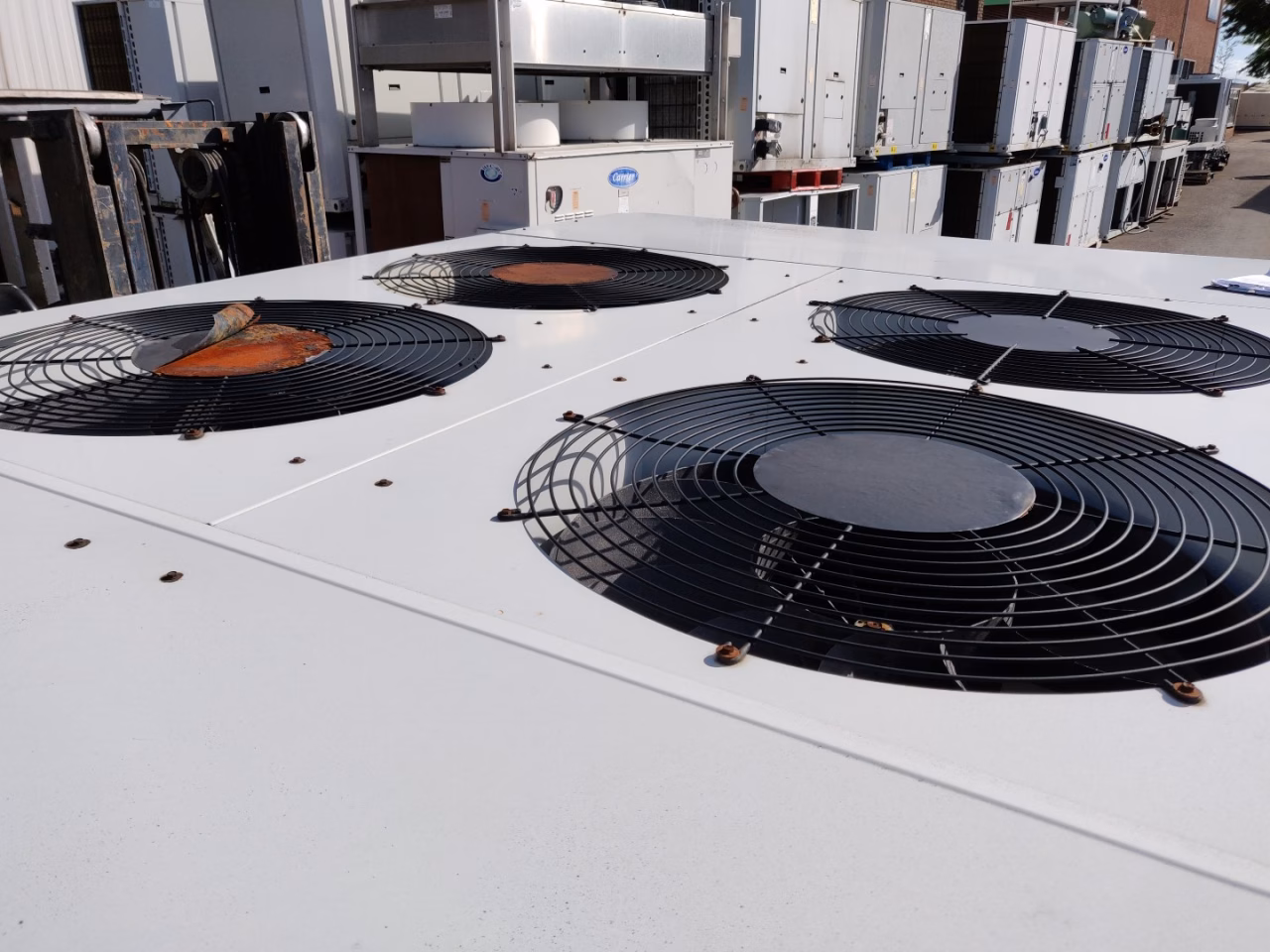 Чиллер б/у (202 кВт) Carrier 30 RA 200 0356