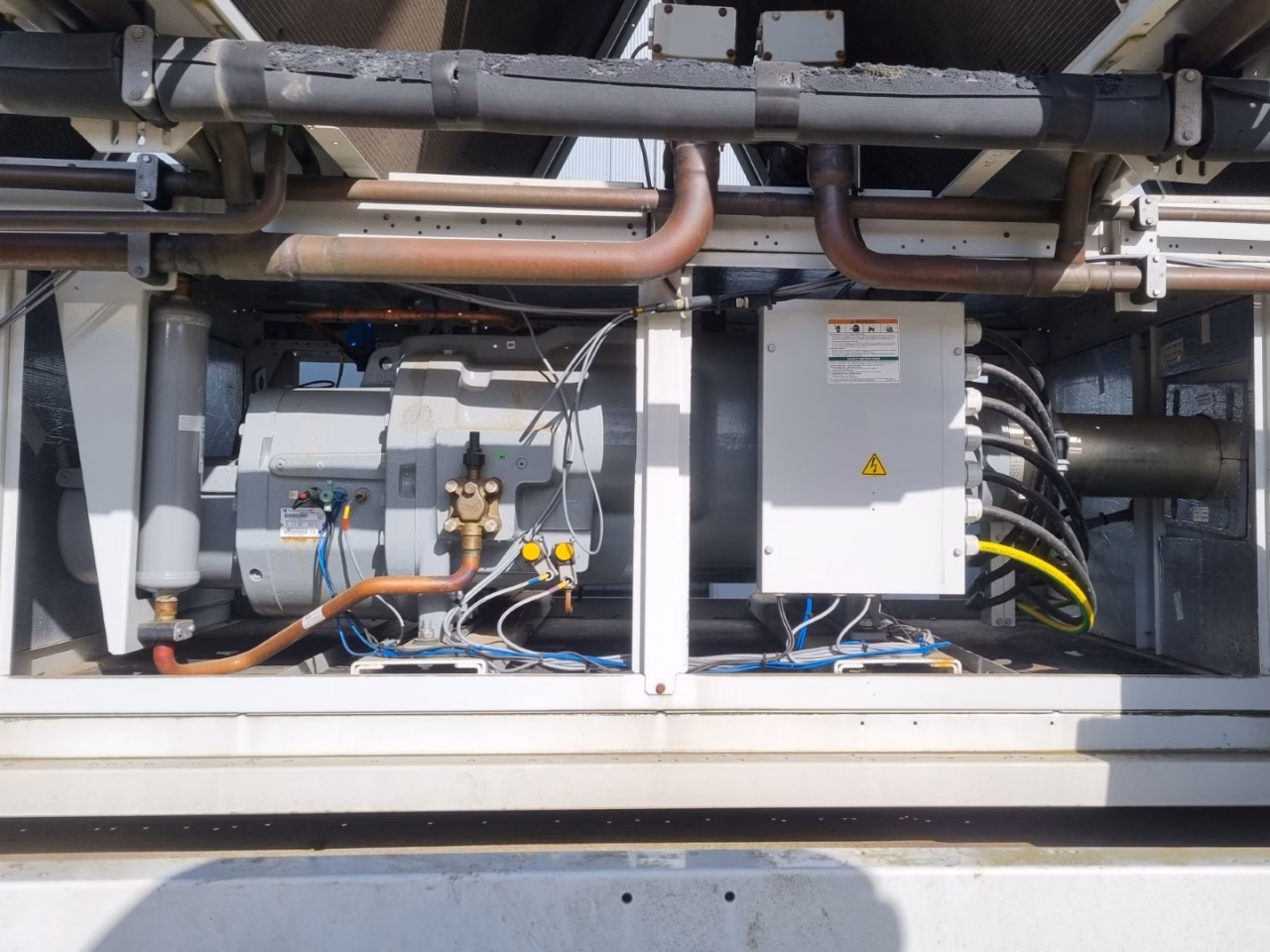 Чиллер б/у (1326 кВт) Carrier 30 XA 1312