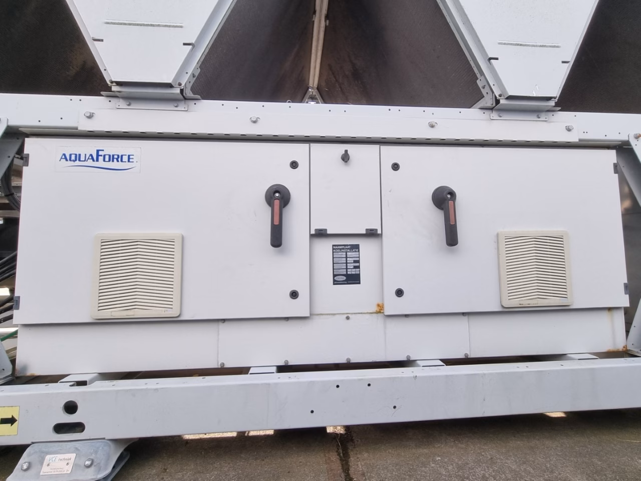 Чиллер б/у (1326 кВт) Carrier 30 XA 1312